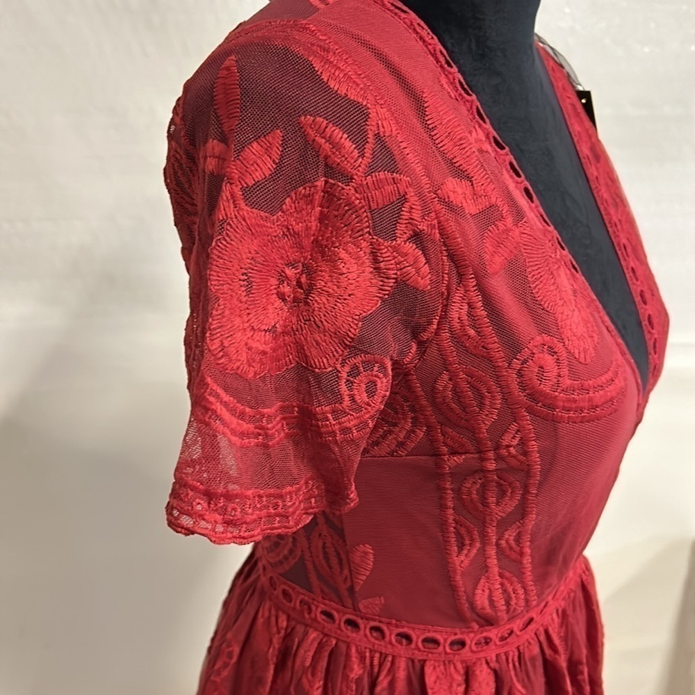 Lace dress with built in bodysuit - Picture 4 of 13